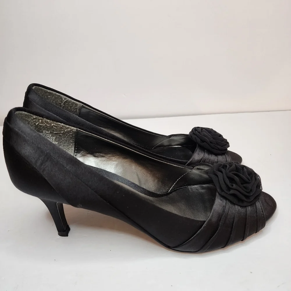 Mootsies Tootsies Black Peep Toe Bow Pumps 2.5